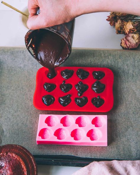 Herb Infused Chocolate, Magic Mushroom Chocolate Recipe, Mushroom Chocolate Bar, Herbal Chocolate, Magic Mushroom Chocolate, Chocolate Mushrooms, Herbal Candy, Office Workouts, Herbal Kitchen