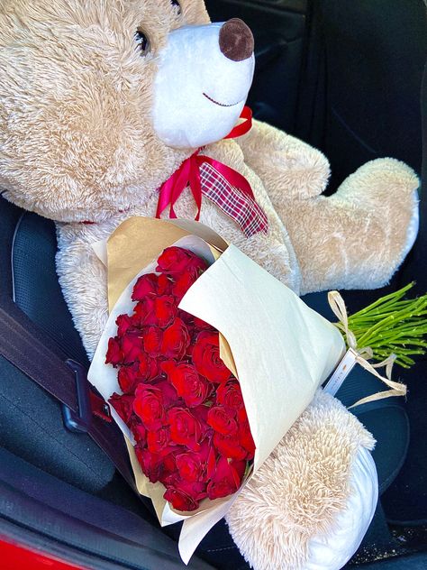 Teddy bear and stunning red roses!🌹 Will You Be My Girlfriend Flowers, Art Student Aesthetic, Roses For Her, Luxury Flower Bouquets, Teddy Bears Valentines, Gifts For Gf, Cute Birthday Pictures, Teddy Bear Gifts, Cute Furniture