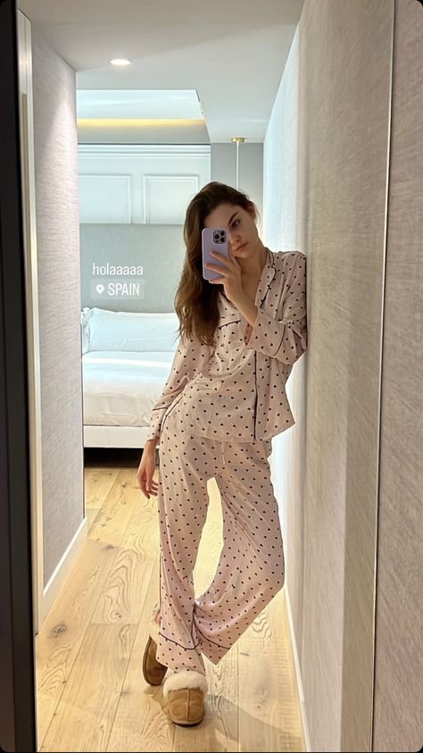 Night Suit Aesthetic, Night Suits Pajama Set, Nice Pajamas, Marija Zezelj, Pajamas Aesthetic, Night Suit For Women, Moms Night, Cosy Outfit, Pajama Day