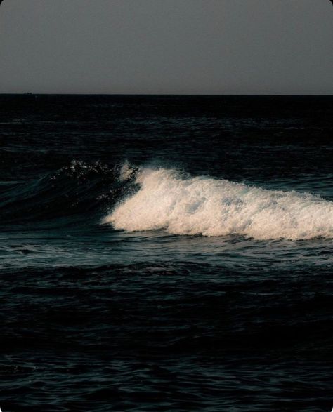 Sea Storm, Cabin Aesthetic, Foto Top, Scary Animals, Breathtaking Photography, Beautiful Arabian Horses, Cute Christmas Wallpaper, Ocean Wallpaper, Water Element