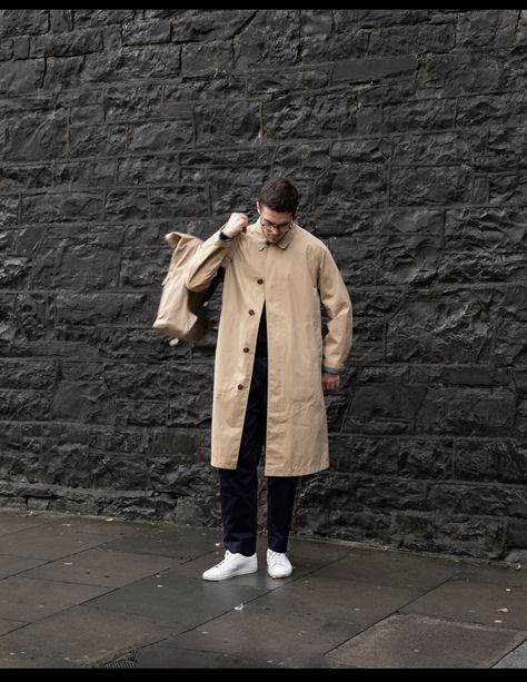 Mac Coat Outfit, Winter Wear For Men, Daytime Outfits, Mac Coat, Stand Collar Coat, Casual Menswear, Trench Coat Outfit, Stylish Lifestyle, Coat Outfit