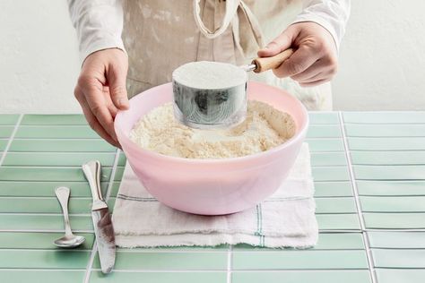 How To Measure Flour The Right Way Orange Chiffon Cake, Measuring Flour, Crumb Recipe, Flour Container, Dry Measuring Cups, Baking Hacks, Balloon Whisk, Baking Basics, Edible Cookies