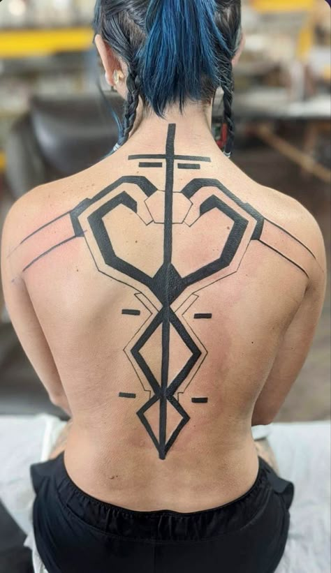 Sci Fi Tattoo Ideas, Circuitry Tattoo, Cyberpunk Back Tattoo, Cybernetic Tattoo, Cyberpunk Edgerunners Tattoo, Cyberpunk Tattoo Design Ideas, Mecha Tattoo, Futuristic Tattoo, Cyberpunk Tattoos