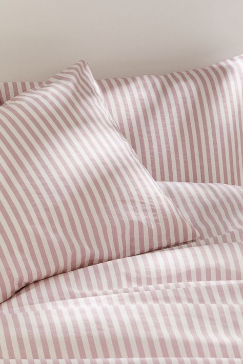 Pink Striped Duvet, Pink Striped Sheets, Pink Striped Bedding, Pink Clean Girl Aesthetic, Redoing Room, Pink Clean Girl, Grey Duvet Set, Dreamy Apartment, Pink Bed Sheets