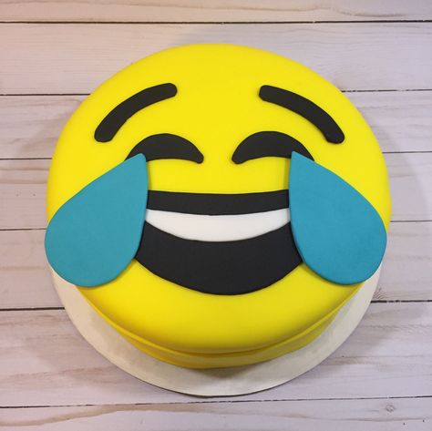 Laughing Emoji Cake by Sarah's Custom Cakes facebook.com/sarahmccupcake Smily Face Cakes, Smiley Cakes Ideas, Smiley Face Cookie Cake, Emoji Cake Ideas, Sprinkle Cake Smiley Face, Emoji Cake, Laughing Emoji, Kids Cake, Custom Cakes