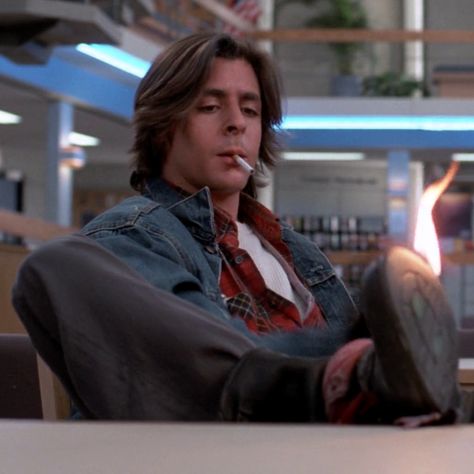 John Bender Gif, Judd Nelson Breakfast Club, John Bender Breakfast Club, Bender Aesthetic, Breakfast Club Bender, John Bender, Breakfast Club Movie, Judd Nelson, 1980s Films