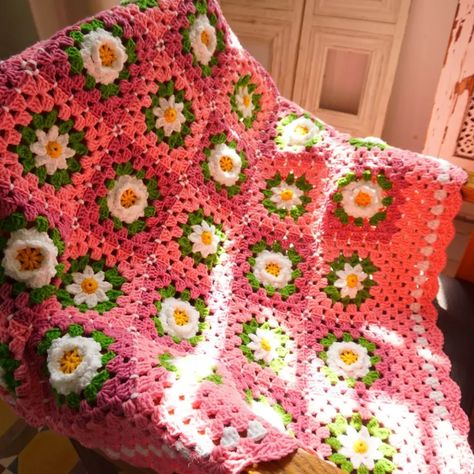 Tablecloth Aesthetic, Green Crochet Blanket, Rustic Couch, Rustic Blankets, Floral Blanket, Crochet Throw Blanket, Pink Blanket, Green Crochet, Handmade Throws