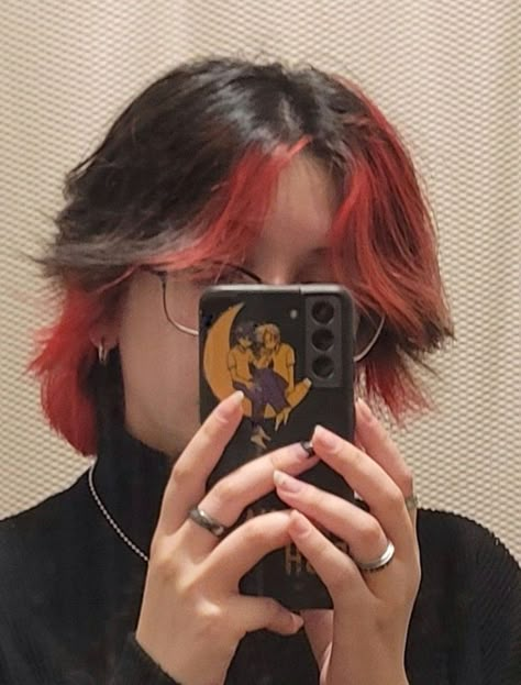 Two Red Streaks In Front Of Hair, Black With Red Streaks Hair, Red Streaks Short Hair, Black Hair Red Underneath Short, Under Red Hair Dye, Red Short Hairstyles, Wolfcut With Red Underneath, Dyed Hair Ideas For Short Hair, Red And Black Hair Short Alt