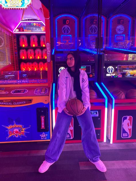 arcade aesthetic with basketball photo inspo Arcade Basketball Aesthetic, Vintage Arcade Aesthetic, Arcade Games Aesthetic, Arcade Outfit Ideas, Arcade Fashion, Hijabi Street Style, Arcade Photoshoot, Arcade Aesthetic, Basketball Aesthetic