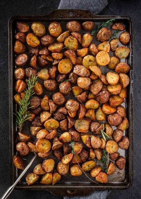 Easy Crispy Oven Baked Breakfast Potatoes - Vindulge Oven Baked Breakfast, Breakfast Potatoes Oven, Recipe For Roasted Potatoes, Baked Breakfast Potatoes, Roasted Breakfast Potatoes, Crispy Breakfast Potatoes, Golden Potatoes, Perfect Roast Potatoes, Potato Breakfast Recipes