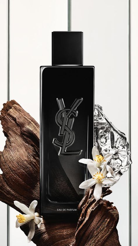 Yves Saint Laurent unveils MYSLF, its new masculine fragrance #AustinButler #eaudeparfum #fluxury #masculinefragrance #MYSLF #YvesSaintLaurent #YvesSaintLaurentBeauté Yves Saint Laurent Men, Best Perfume For Men, Pretty Sneakers, Luxury Magazine, Masculine Fragrance, Ysl Beauty, Austin Butler, Woody Fragrance, Best Perfume