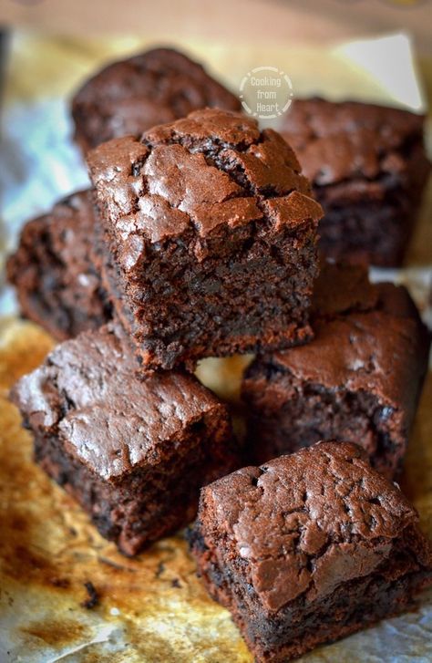 Brownies Eggless, Walnut Brownie Recipe, Eggless Brownies, Eggless Brownie Recipe, Brownies Caramel, Egg Free Baking, Dairy Free Recipes Dessert, Dessert Halloween, Fudgy Brownie Recipe