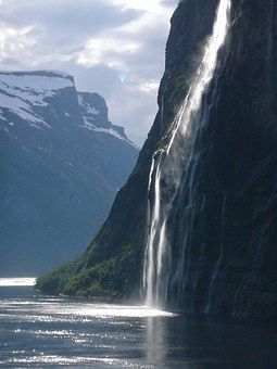 Noruega, Fiordo, La Naturaleza Norway Fjords, Scandinavia Travel, Adventure Aesthetic, Norway Travel, Travel Locations, Nature Landscape, Amazing Destinations, Nature Travel, Wonderful World