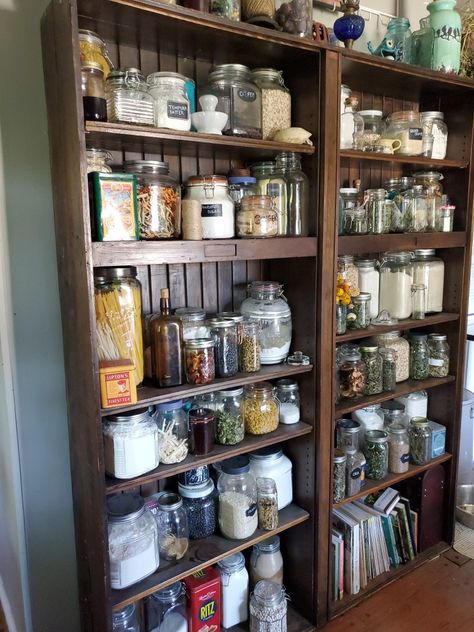 Holistic Pantry, Cute Pantry, Dark Cozy Kitchen, Apothecary Kitchen Ideas, Apothecary Kitchen, Apothecary Pantry, Canning Jar Storage, Vintage Pantry, Kitchen Open Shelves