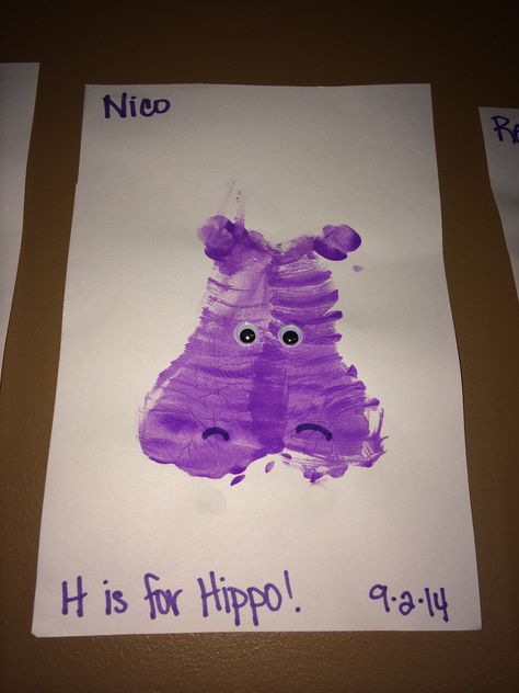 Purple footprint Hippo! Big toe makes the ears and middle toes make the two front teeth. :) Footprint Art Alphabet, Letter H Footprint Craft, Footprint Jungle Animals, Purple Handprint Crafts, Infant Zoo Crafts, Rainforest Footprint Art, Hand And Feet Crafts, Abc Footprint Art, Hippo Footprint Craft