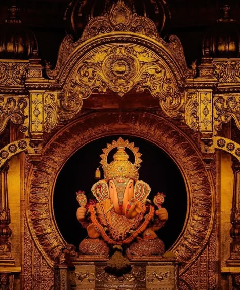 श्रीमंत दगडूशेठ हलवाई गणपती, पुणे Shrimant Dagdusheth Halwai Ganpati, Radharaman Ji, Hindu Wallpaper, Candle Photography Dark, Ganesh Chaturthi Celebration, Ankita Singh, Photos Of Ganesha, Ganpati Bappa Wallpapers, Shiva Shankara