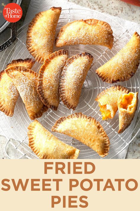 Fried Sweet Potato Pies Sweet Potato Pie Recipes, Fried Sweet Potato, Sweet Potato Pies, Southern Pies, Electric Skillet Recipes, Sweet Potato Pies Recipes, Fried Pies, Potato Pie, Sweet Potato Pie