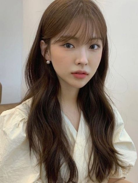 Wispy Bangs Korean Style, Korean Hairstyles Women Round Faces, Korean Haircuts With Bangs, Korean Perm Long, Korean Bangs Hairstyle Round Face, Asian Bangs Round Face, Haircuts For Asian Women, Korean Haircut Ideas, Bangs Korean