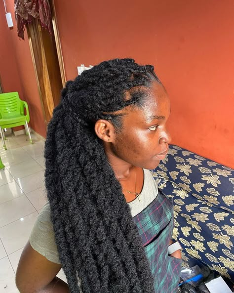 Loose Braids Natural Hair, Marley Hair Twists, Locs Hairstyles Ideas, Butterfly Locs Hairstyles, Short Marley Twists, Braids Natural Hair, Afrocentric Hairstyles, Marley Twist Hairstyles, Short Hair Twist Styles