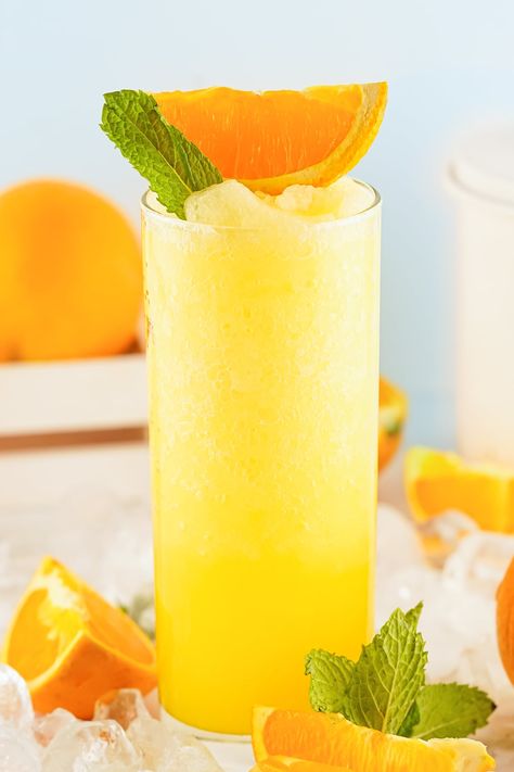 Cream Cocktails, Orange Juice Cocktails, Ice Cream Cocktails, Slush Recipes, Fuzzy Navel, Orange Vodka, Vodka Cocktail, Orange Wedges, Blended Drinks