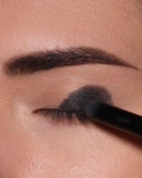 Bentuk Alis, Apply Eyeshadow, Beginners Eye Makeup, Eye Makeup Techniques, Makeup Tutorial Eyeliner, Makeup Tutorial Eyeshadow, Eye Makeup Pictures, Face Makeup Tips, Smink Inspiration