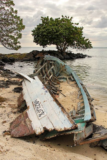 Mauritius Beach, Ship Wrecks, Mauritius Island, Abandoned Ships, Old Boats, Boat Art, Row Boat, Shipwreck, Abandoned Buildings