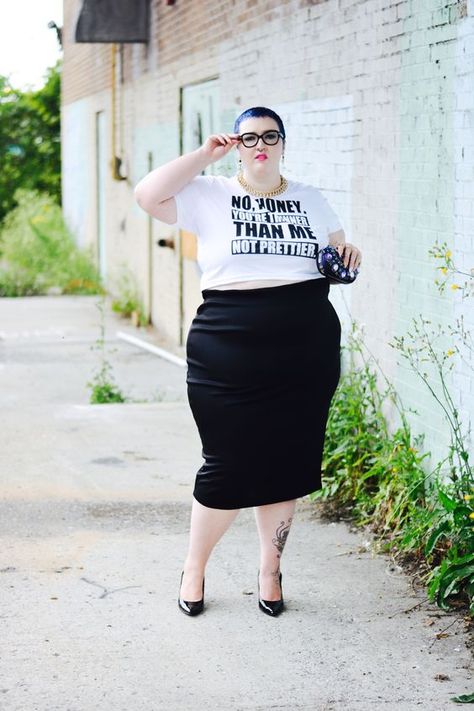 Short Hair Shaved, Buzzed Hair Women, Plus Size 90s, Shaved Head Women, Black Wear, Women Short Hair, Bald Girl, Bald Women, Pencil Skirt Black