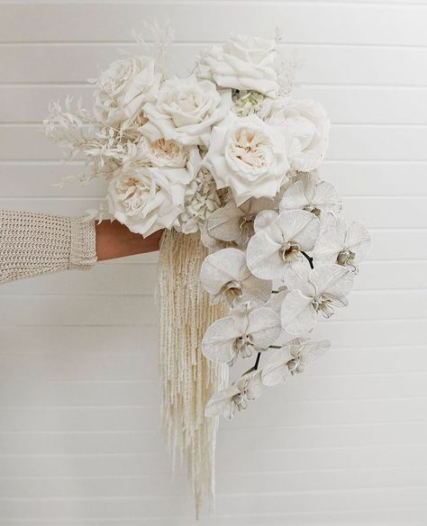 Anna Campbell Bridal on Instagram: “Cascading blooms in ivory shades, the dreamiest bridal bouquet by @houseofivory_ #annacampbell #bridalbouquet #bride #florals…” Amaranthus Bouquet, Anna Campbell Bridal, Bride Bouquets, Bridal Flowers, Floral Centerpieces, Wedding Florist, Gatsby, Wedding Modern, Bridal Bouquet