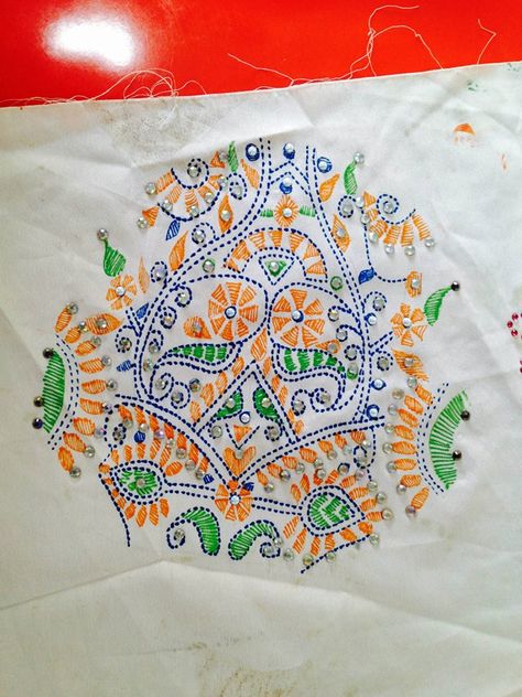 Liquid Embroidery Designs, Patterns For Painting, Liquid Embroidery, Paint Embroidery, Kutchi Embroidery, Embroidery Images, Embroidery Workshop, Ideas For Embroidery, Bengali Art