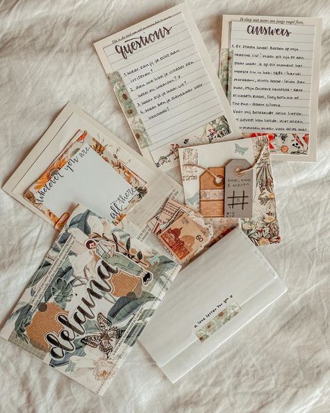 Fleur 🌷 on Instagram: “🌿 Botanical themed outgoing to the just great @penpal.delaina 🌱✨ The paper underneath questions and answers have Dutch poems on them, which…” Penpal Questions, Penpal Themes, Penpal Stationary, Penpal Envelope, Letters Handwritten, Soft Academia, Mail Inspiration, Mail Inspo, Snail Mail Inspiration