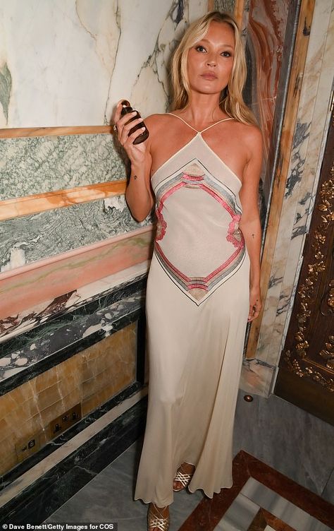 Silk Cami Dress, Patti Hansen, Kate Moss Style, Lauren Hutton, Kate Moss, Mode Inspiration, Playing Dress Up, London Fashion Week, Pretty Dresses