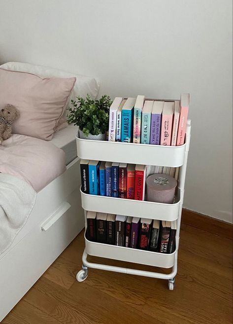 Book Cart Idea Aesthetic, Book Cart Decor Ideas, Tbr Book Cart, Book Carts Ideas, Aesthetic Book Cart, Tbr Cart Aesthetic, Tbr Cart Ideas, Organize Clothes In Small Spaces, Small Room Bookshelves