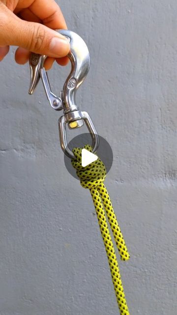 Hook Knot, Paracord Projects Diy, Camping Knots, Survival Knots, Best Knots, Small Spa, Knots Guide, Outdoor Deck Furniture, Knots Diy