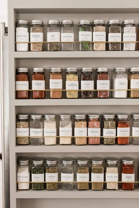 The perfect glass jars for organising your kitchen cupboards https://amzn.to/444pNMv Pantry Organization Ideas Shelves, Kitchen Organization Tips, Spice Rack Organization, Pantry Organisation, Turquoise Kitchen, Glass Spice Jars, Storage Tips, Kitchen Hacks Organization, Studio Kitchen