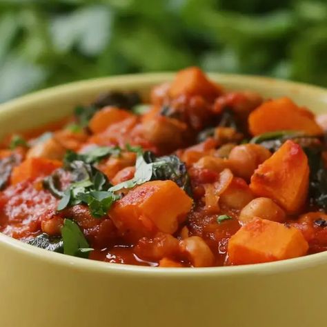 Chickpea Sweet Potato, Sweet Potato Stew, Refreshing Recipes, Potato Chickpea, Potato Stew, Sweet Paprika, Iron Recipes, Chickpea Soup, Stewed Potatoes