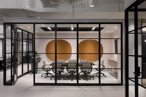 Office Interiors Modern, Meeting Room Design Office Modern, Modern Meeting Room Design, Meeting Room Office Design, Office Meeting Room Design, Meeting Room Ideas, Meeting Room Interior Design, Headquarters Office Design, Offices Designs