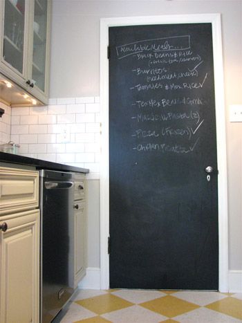 I SO wish Brett would let me do this on our mudroom door to the garage.  Great place to keep track of errands or things I need to take with me.  Which as I type makes me wonder why I don't just put a chalk wall up there.  I even have extras. Grey Kitchen Remodel, Doors As Headboards, Chalkboard Pantry Doors, Unfinished Garage, Kitchen Blackboard, Home Ideas On A Budget, Low Attic, Black And Gold Home, Attic Bathroom Ideas