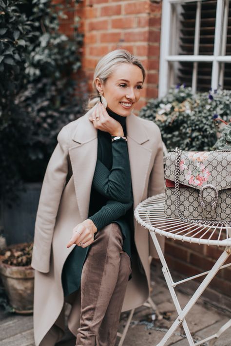 Why This Moss Green Dress Should Be The One Piece You Invest In This Month Business Casual Outfits Dress, Knit Vest Outfit, Green Dress Outfit, Fashion Mumblr, Thanksgiving Outfits, Elegant Coats, Fashion Business Casual, Green Outfit, Hottest Fashion Trends