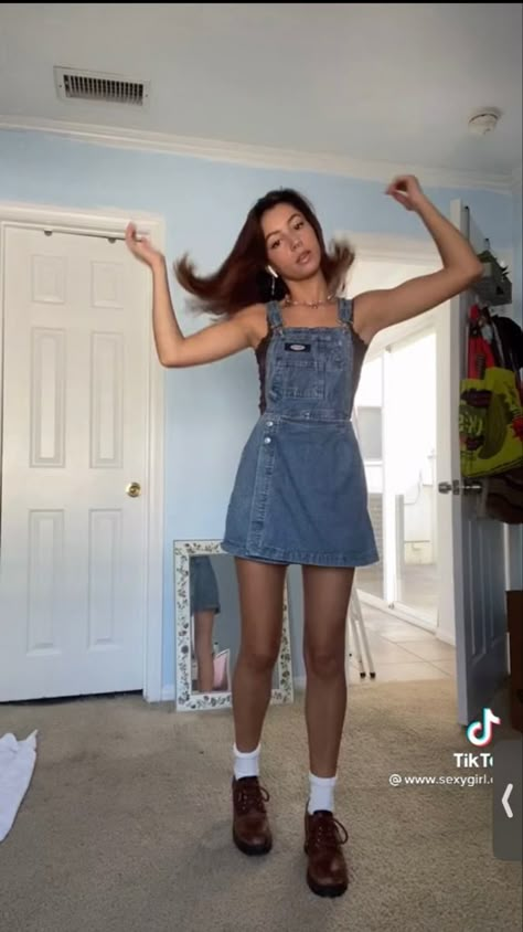 Denim Overalls Dress Outfit, Jean Dress Overall Outfit, Overall Skirt Outfit Fall, Black Skirt Overalls Outfit, Overall Upcycle, Denim Overall Dress Outfit Fall, How To Style Overall Dress, Overall Dress Denim, Denim Skirt Overalls Outfit