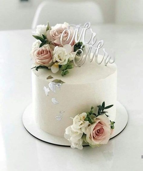 Wedding Cake Design 1 Tier, Wedding Cake Designs 1 Layer, Single Layer Wedding Cake Flowers, Simple Wedding Cake Ideas 1 Tier, Engagement Cake One Tier, Simple Small Wedding Cakes One Tier, Wedding Cake Ideas 1 Tier, One Tier Wedding Cake Elegant, 1 Tier Wedding Cakes Simple Elegant