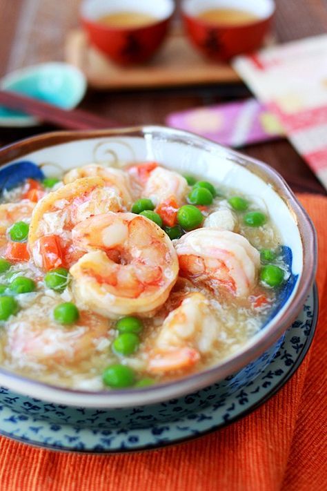 Shrimp With Lobster Sauce, Soup Asian, Lobster Sauce, Chinese Cooking Wine, Rasa Malaysia, Chinese Cooking Recipes, Seafood Soup, Easy Seafood Recipes, Shrimp Dishes