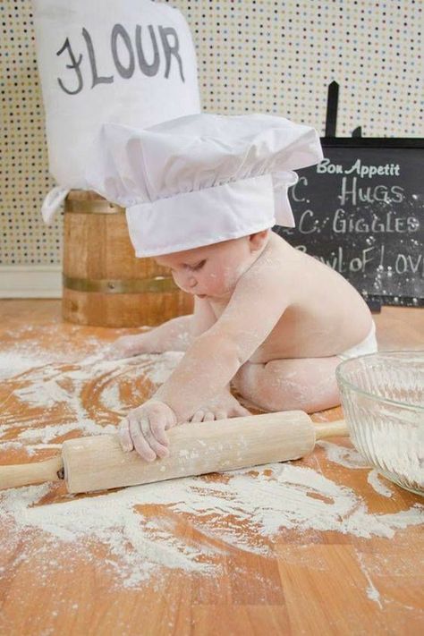 Fall Themed 6 Month Pictures, Baby Cooking Photoshoot, Baby Chef Photoshoot Photo Ideas, Baking Baby Photoshoot, Chef Baby Photoshoot, Baby Chef Photoshoot, Baby Baking Photoshoot, 7 Months Photoshoot Photo Ideas, 11 Month Baby Photo Ideas