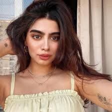 Khushi Kapoor Wiki Age Movies Affairs Height Kushi Kapoor, Khushi Kapoor, Jhanvi Kapoor, 10 Million Dollars, Kendall Jenner Street Style, Deepika Padukone Style, Illustration Art Girl, Celebrity Trends, Balayage Brunette