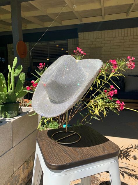 Rhinestone Cowboy Hat, White Cowboy Hat, Foto Cowgirl, Bachelorette Hats, Boho Swim, Rhinestone Cowboy, Wild West Party, Cowboy Theme, Harry Styles Concert