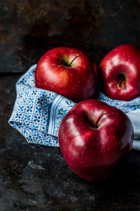 Fotografía de bodegón. Consejos para hacerla en casa con éxito Apple Picture, Food References, Apple Photo, Detox Your Liver, Medical Medium, Fruit Photography, Apple Fruit, Liver Detox, Natural Detox