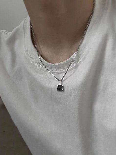 Minimalist Necklace Men, Jewelry Accessories Necklaces Men, Men Silver Necklace Mens Fashion, Men Silver Accessories, Guys Jewelry Necklaces, Old Money Necklace Men, Cool Mens Jewelry, Silver Necklaces For Men, Simple Mens Jewelry