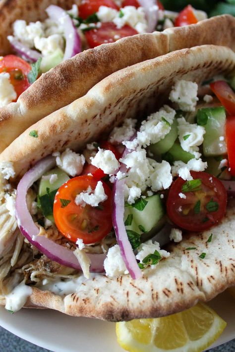 Crock Pot Greek Chicken Gyros, Crockpot Gyros Chicken, Gyro Chicken Bowl, Chicken Gyro Crockpot Recipe, Crockpot Chicken Gyros Slow Cooker, Slow Cooker Gyros Chicken, Greek Crockpot Meals, Slow Cooker Greek Chicken Gyros, Crock Pot Chicken Gyros