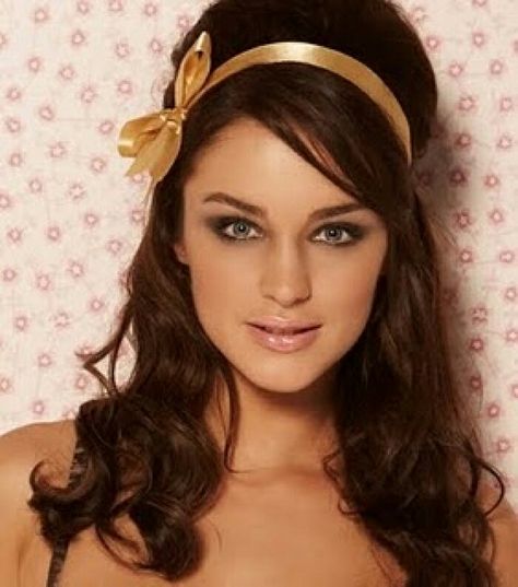 I love it 1960s Hair, 1950s Hairstyles, 50s Hairstyles, 60s Hair, Glamour Hair, 80s Hair, Hair Styles 2014, Prom Hairstyles For Long Hair, Pin Up Hair