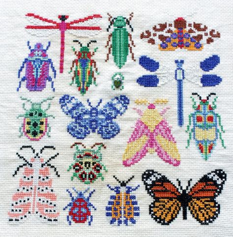 Colorful Critters SAL / Insect Collage Cross Stitch / 3 Color - Etsy Canadá Insect Collage, Bug Cross Stitch, 3 Color Schemes, Insect Embroidery, Contemporary Cross, Tiny Cross Stitch, Cross Stitch Heart, Perler Bead Art, Fuse Beads