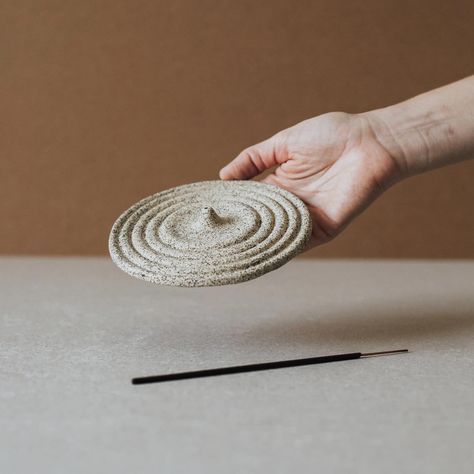 Timeless, handcrafted, beautiful and ready to inspire calming scents to create a tranquil environment. The Round Incense Holder by Al Centro Ceramica is available now at ShopJapandi.com. $58 USD / Shipping to contiguous U.S. #japandi #japandistyle #japandidesign #japandihome #japandiinterior #japandidecor #scents #scents #incense #incenseburner #incenseholder #shopjapandi #japandisupplyhouse #calm #serene Japandi Home Decor, Color Terracota, Japandi Decor, Japandi Design, Ceramic Incense Holder, Ceramic Incense, Rough Texture, Japandi Style, Calming Scents